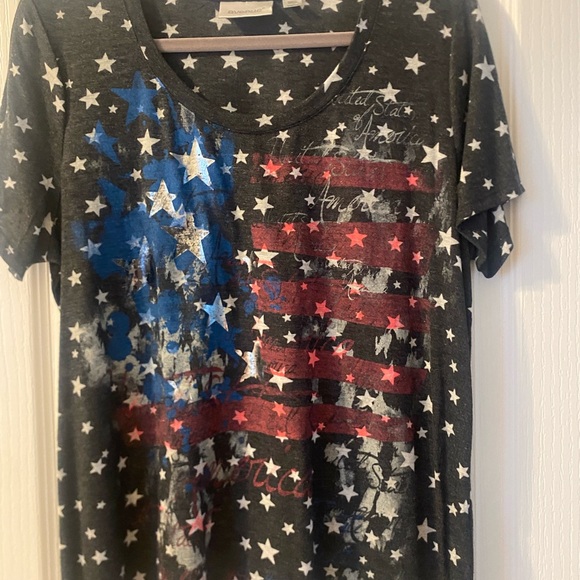 Avenue Black Star Print Top with Red and Blue Accents (Size: 14/16) - Picture 3 of 3